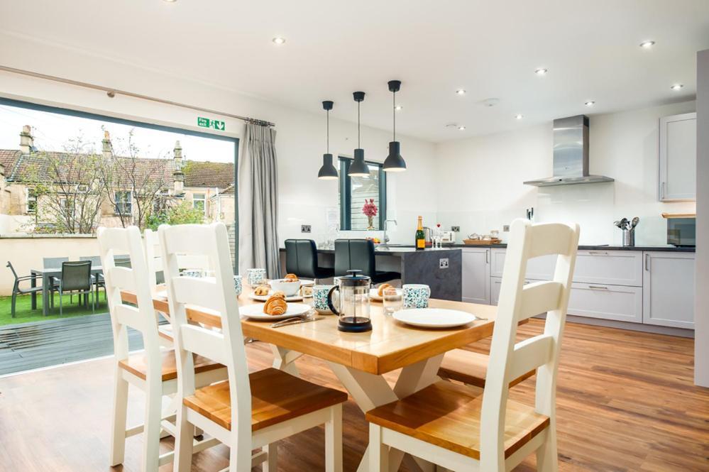 Solar Sanctuary- Skyline Balcony, City Centre, Three Floors, King Beds, Netflix And More! 바스 외부 사진