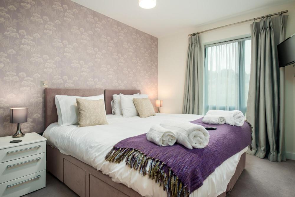 Solar Sanctuary- Skyline Balcony, City Centre, Three Floors, King Beds, Netflix And More! 바스 외부 사진
