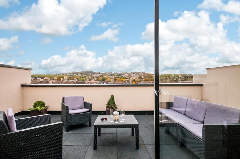 Solar Sanctuary- Skyline Balcony, City Centre, Three Floors, King Beds, Netflix And More! 바스 외부 사진