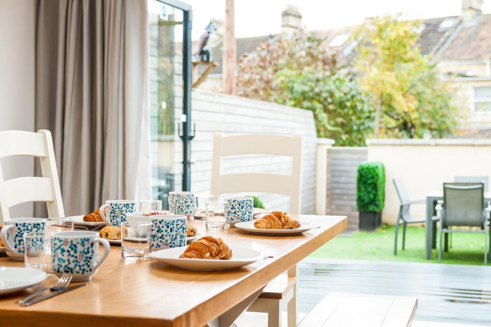 Solar Sanctuary- Skyline Balcony, City Centre, Three Floors, King Beds, Netflix And More! 바스 외부 사진